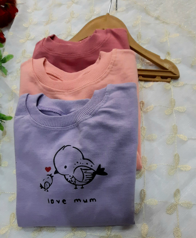 کدمحصول ۲۰۱۰۷ بلوز تک دخترونه طرح مینیمال جوجو love ❤️ mum